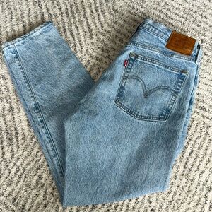 Levi’s wedgie denim